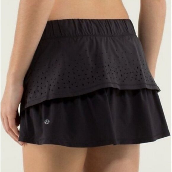 lululemon athletica Dresses & Skirts - Lululemon In a Flash Multi-Layer Black Gray Laser Cut Ruffle Skirt Skort Size 4